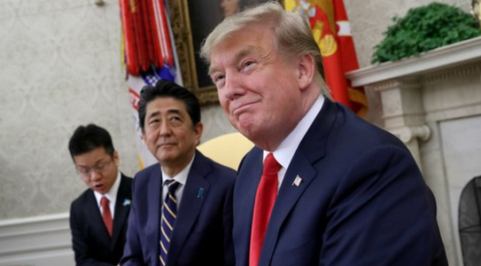 Trump, la un turneu de sumo în cursul vizitei în Japonia