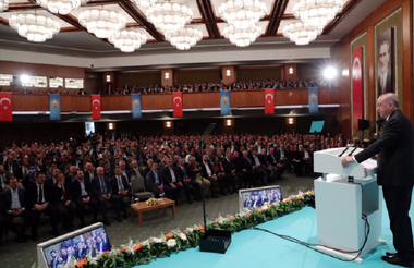 Erdogan îl atacă din nou pe Macron pe tema ”genocidului armean”