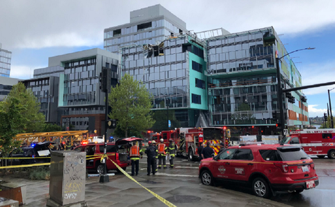 Patru morţi şi patru răniţi la Seattle, după ce o macara se prăbuşeşte în centrul oraşului peste şase maşini