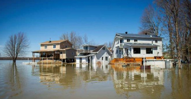 Peste 5.000 de persoane evacuate în provincia canadiană Quebec, după ce un dig de vegetaţie cedează