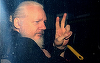 Julian Assange, condamnat la un an de închisoare în Marea Britanie