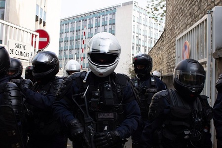 Un spital din Paris a fost atacat de protestatari de 1 mai, anunţă autorităţile

