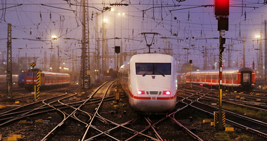 Cel puţin 12 persoane rănite în nordul Germaniei, într-o coliziune între un tren regional şi o semiremorcă