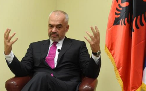 Albania: Protestatarii au aruncat cu cocktailuri Molotov spre biroul premierului

