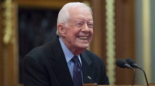 Fostul preşedinte american Jimmy Carter, operat la un şold, rupt în timp ce se pregătea să plece la o vânătoare de curcani sălbatici