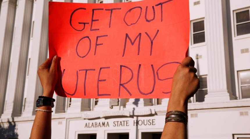 Congresul statului Alabama adoptă cea mai represivă lege a avortului din SUA