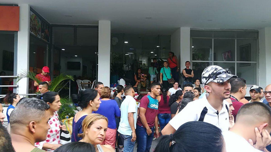Dezertori din forţele armate venezuelene, daţi afară dintr-un hotel în oraşul columbian Cucuta