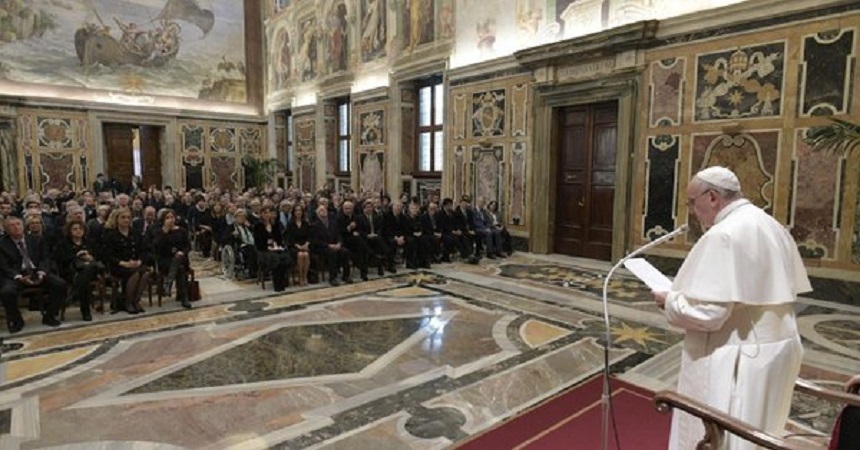 Papa Francisc le-a adus un omagiu jurnaliştilor care au murit în timp ce îşi făceau meseria