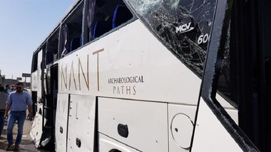 Cel puţin 17 persoane au fost rănite după explozia unei bombe care a vizat un autocar cu turişti, în apropierea piramidelor din Giza