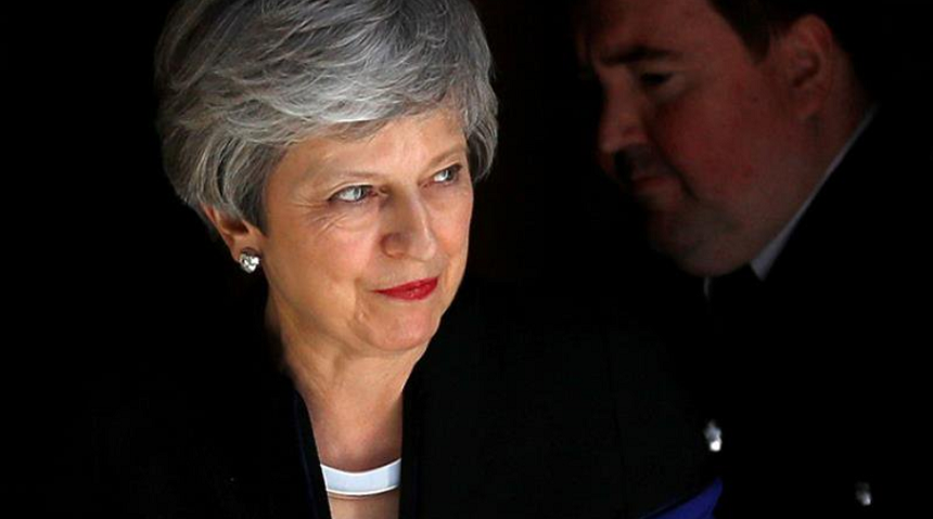 Theresa May încearcă să-şi salveze planul Brexitului, criticat de toate partidele