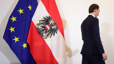 Kurz îşi remaniază Guvernul şi înfuriază opoziţia