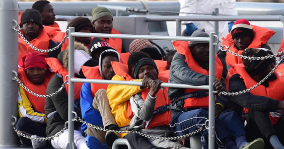 Peste 210 migranţi salvaţi de armata malteză la Marea Mediterană