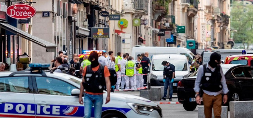 Autorul atacului cu colet-capcană de la Lyon, căutat în continuare