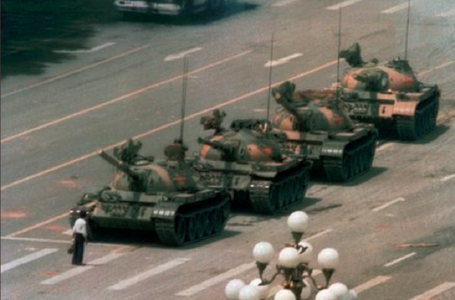 Washingtonul denunţă reprimarea mişcării în favoarea democraţiei la Tiananmen, Beijingul o justifică