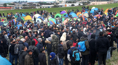 Douăzeci de persoane arestate în nord-vestul Bosniei, în urma unor cicniri într-un centru pentru migranţi soldate cu zeci de răniţi, inclusiv poliţişti