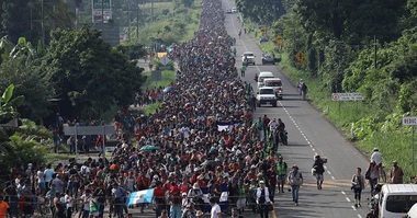 Mexicul desfăşoară forţe militare la graniţa cu Guatemala pentru a opri migranţii care se îndreaptă spre SUA

