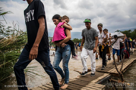 Aproximativ 3,3 milioane de persoane au fugit din Venezuela de la sfârşitul lui 2015, anunţă ONU; Angelina jolie, trimisă la frontiera cu Columbia să evalueze răspunsul umanitar de dat acestui ”exod”