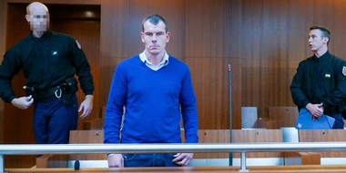 A doua luare de ostatici la închisoarea ultrasecurizată franceză Condé-Sur-Sarthe în trei luni; ”campionul luării de ostatici carcerale” Francis Dorffer a eliberat un supraveghetor şi o stagiară şi s-a predat