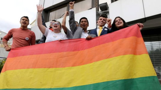 Curtea Constituţională din Ecuador aprobă căsătoria între persoane de acelaşi sex