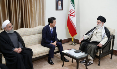 Khamenei, care ar fi primit un mesaj de la Trump prin Abe, exclude orice discuţie cu preşedintele american