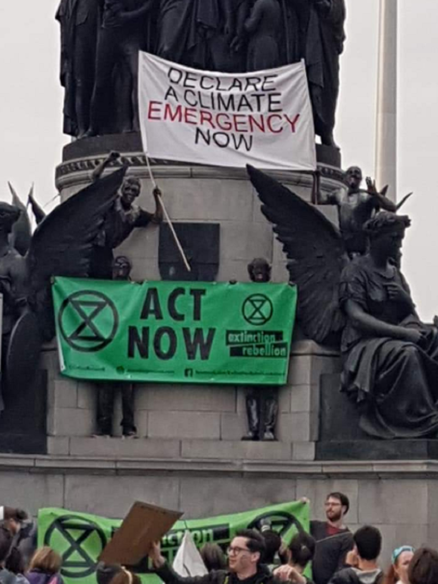 Marea Britanie: Activiştii de mediu de la Extinction Rebellion blochează trei străzi principale din centrul Londrei

