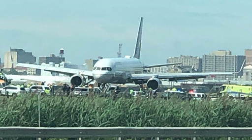 Aeroportul Newark, închis aproape două ore, în urma ieşirii de pe pistă a unui avion aparţinând United Airlines