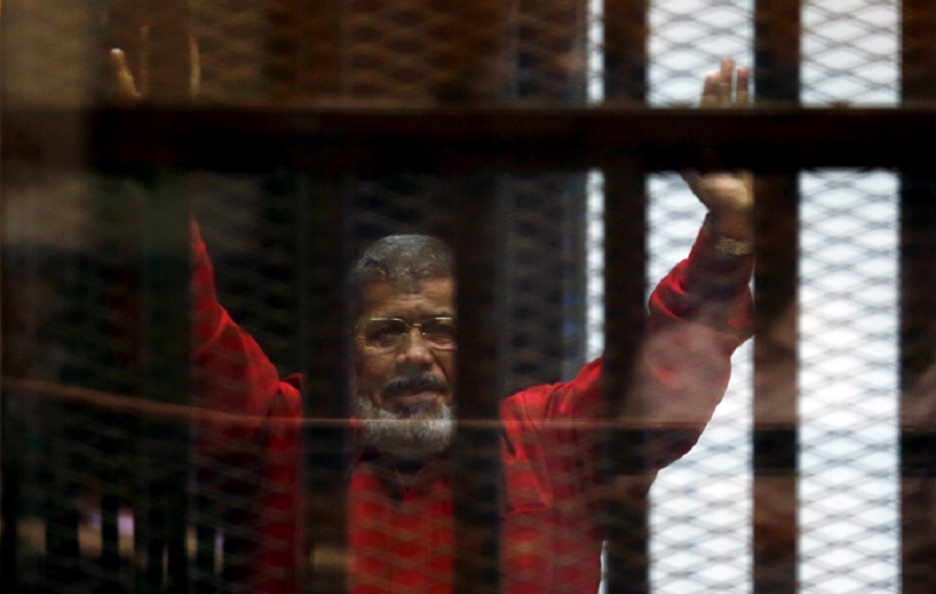 Fostul preşedinte islamist Mohamed Morsi, considerat o marionetă în mâna Fraţilor Musulmani, moare după şase ani în închisoare