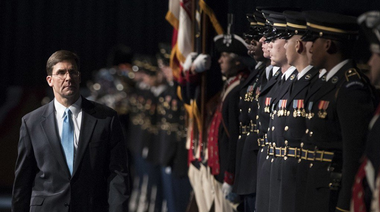 Mark Esper îl înlocuieşte pe Patrick Shanahan la şefia Pentagonului, anunţă Trump