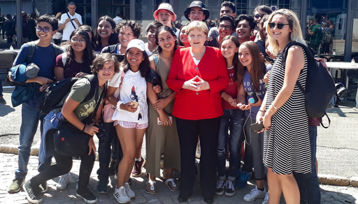 Angela Merkel dă asigurări că se simte ”foarte bine”, la o zi după o criză de tremurat la o ceremonie oficială