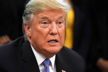 Trump denunţă ”o greşeală foarte mare” şi evocă o posibilă eroare umană, după ce Iranul doboară o dronă americană