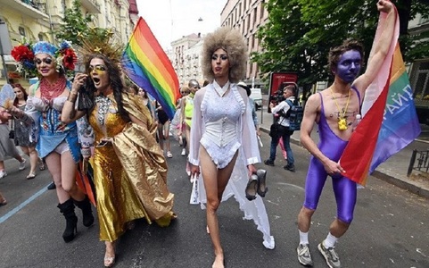 Mii de persoane au participat la o paradă gay pride, la Kiev