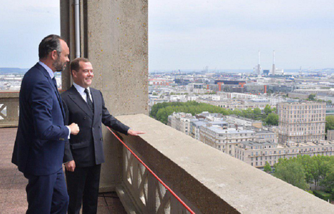 Philippe deschide ”un nou spaţiu de dialog cu Rusia”, primindu-l pe Medvedev în oraşul său, Le Havre