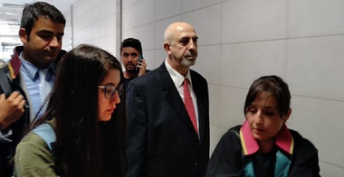 Un tribunal de la Istanbul ridică măsura arestării la domiciliu a lui Mete Cantürk, un angajat al Consulatului SUA din oraş acuzat de apartenenţă la mişcarea lui Fethullah Gülen