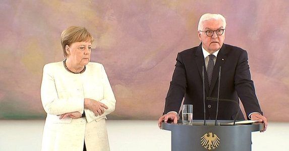 Angela Merkel, cuprinsă de o nouă criză de tremurat în timpul învestirii ministrului Justiţiei, la nouă zile după un episod asemănător, înainte să plece la summitul G20