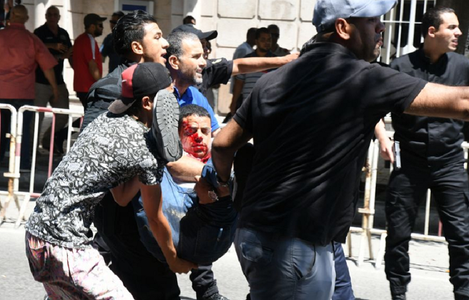 Dublul atentat de la Tunis, soldat cu un mort şi opt răniţi, revendicat de Statul Islamic; starea preşedintelui Beji Caid Essebesi se îmbunătăţeşte