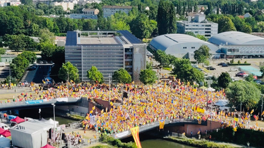 Manifestaţie catalană şi show britanic la sesiunea inaugurală a Parlamentului European 