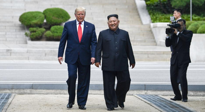 Coreea de Nord acuză SUA că sunt determinate să impună sancţiuni în pofida discuţiilor dintre Trump şi Kim

