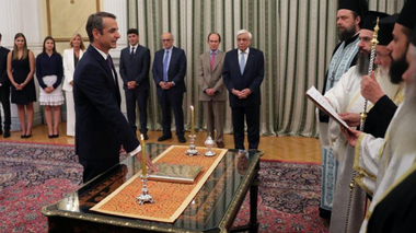 Kyriakos Mitsotakis, învestit premier într-o Grecie însetată de înnoire