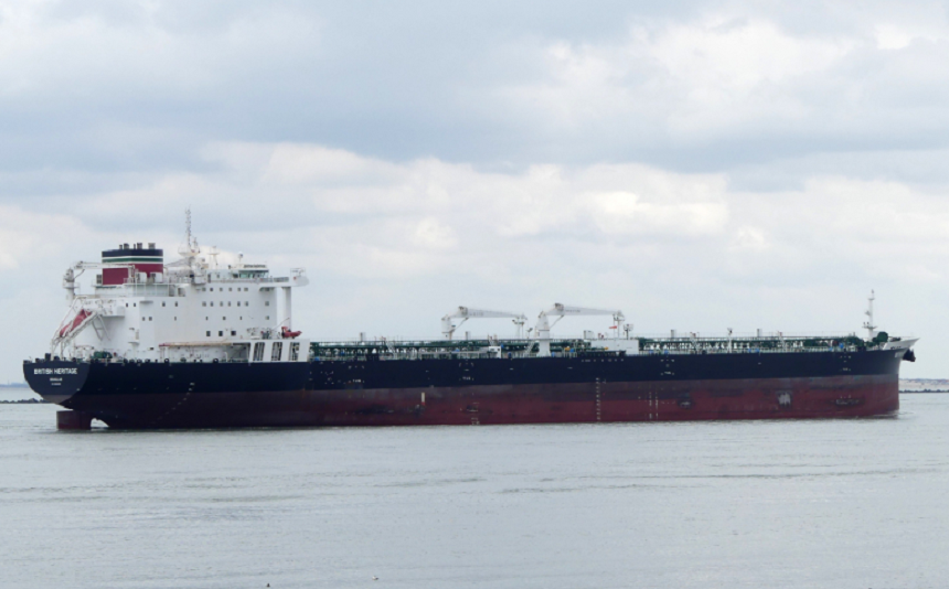Londra acuză nave iraniene de încercarea de bloca un petrolier britanic, Gardienii Revoluţiei neagă