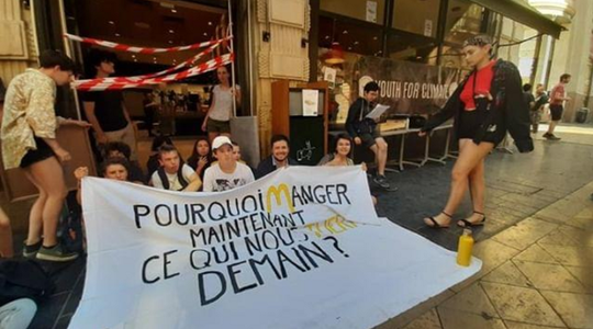Activişti ecologişti ocupă un restaurant McDonald's la Bordeaux