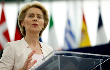 Tusk o susţine pe von der Leyen înainte de votul în PE