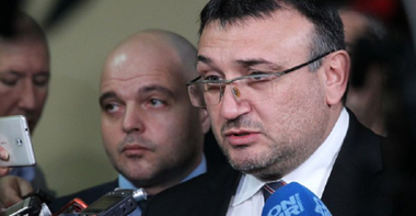 Hackeri fură datele a cinci din cele şapte milioane de bulgari, de la fisc; Guvernul vede o legătură rusă în atac; ministrul Apărării relevă o legătură cu achiziţionarea unor avioane americane de tip F-16