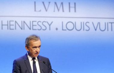 Bernard Arnault devine al doilea cel mai bogat om din lume, după Bezos şi înaintea lui Bill Gates; Warren Buffett şi Mark Zuckerberg completează ”top 5”