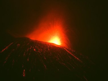 Vulcanul Etna erupe din nou