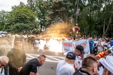 Poliţia poloneză a reţinut 25 de persoane după atacuri asupra participanţilor la un marş pentru egalitate