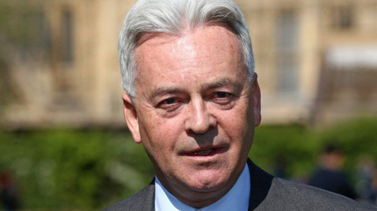 Numărul doi la Foreign Office, Alan Duncan, demisionează, acuzându-l pe Boris Johnson de precipitarea demisiei ambasadorului Kim Darroch; alţi 12 membri ai Executivului urmează să demisioneze până miercuri, la plecarea Theresei May de la Downing Street, d