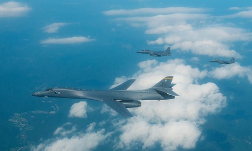 Japonia îşi mobilizează avioanele militare pentru a intercepta aeronave ale Chinei şi Rusiei

