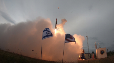 Israelul testează cu succes un sistem antirachetă cu rază lungă de acţiune în SUA