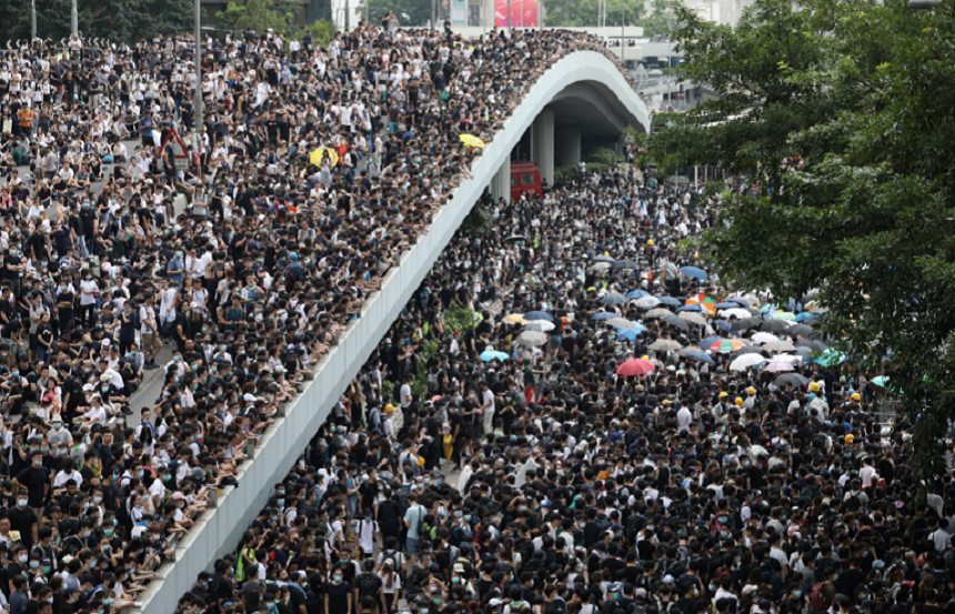 Hong Kong - Protestatarii din nou în stradă în ciuda avertismentelor chineze