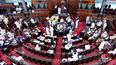 India revocă autonomia constituţională a Caşmirului indian şi preia controlul asupra regiunii rebele